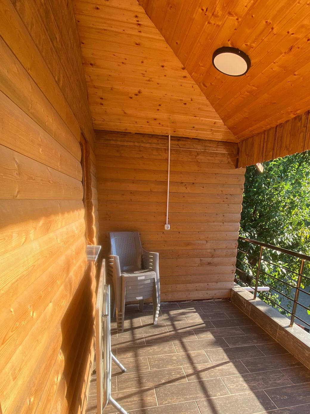 Zümrüt Pansiyon Bungalov - Balkon